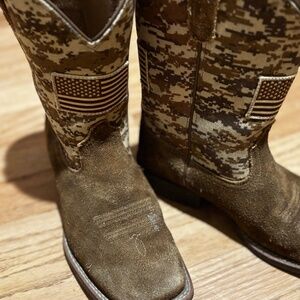 Ariat Boys Size 4 Boys